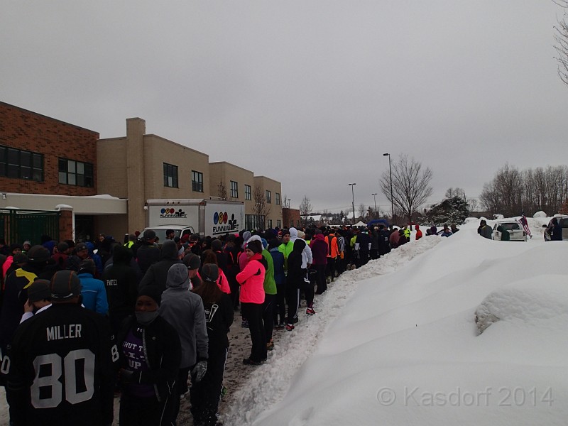 2014 Super 5K 009.JPG - 2014 Super 5K in Novi Michigan. 20 degrees, snowy streets, long walks.